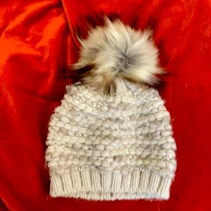 PomPom beanie hat